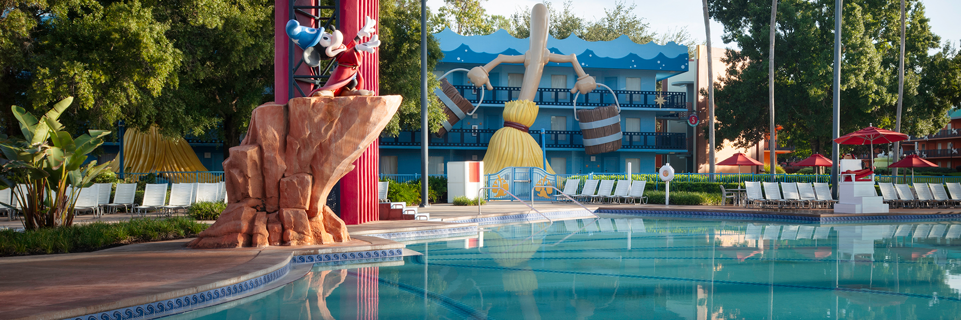 Piscina Fantasia con Mickey Hechicero en Disney’s All-Star Movies Resort
