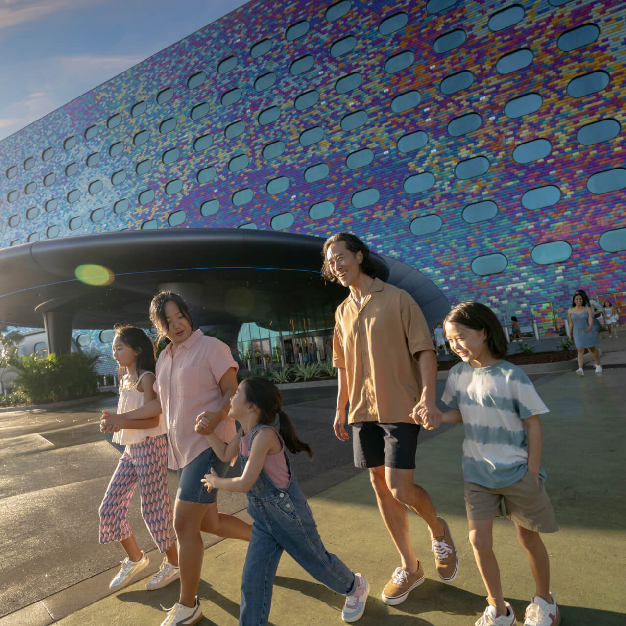 Una familia frente al Universal Stella Nova Resort