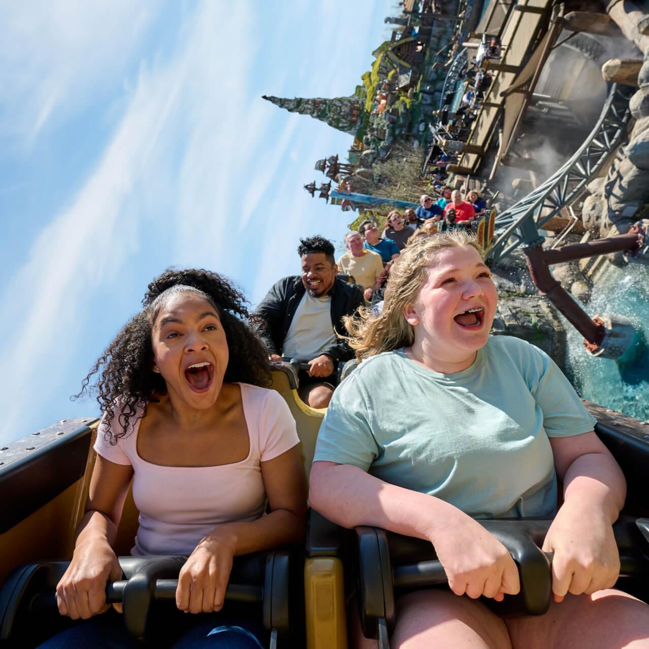 Visitantes en Hiccup’s Wing Gliders en Isle of Berk